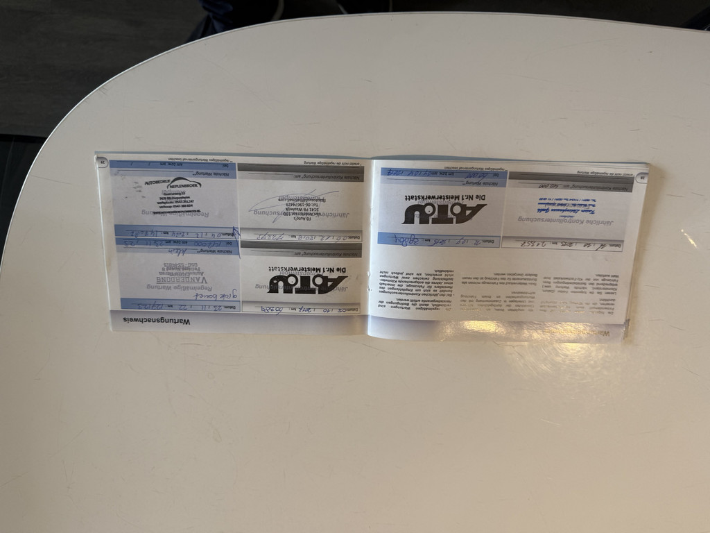 44297065-104.jpg
