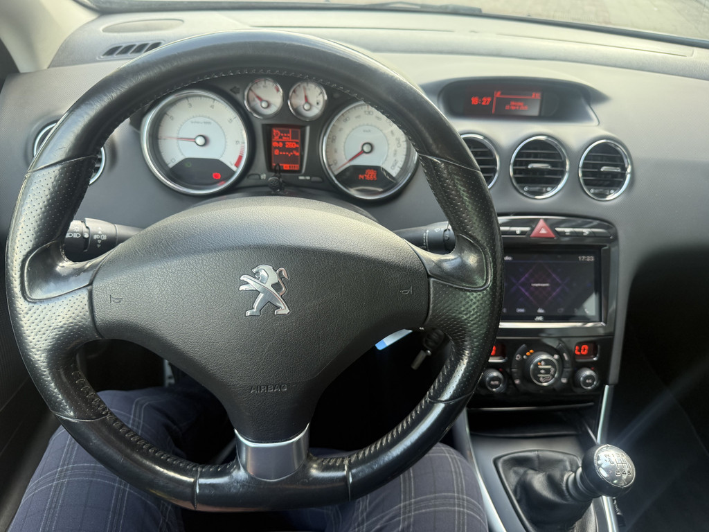44297065-80.jpg