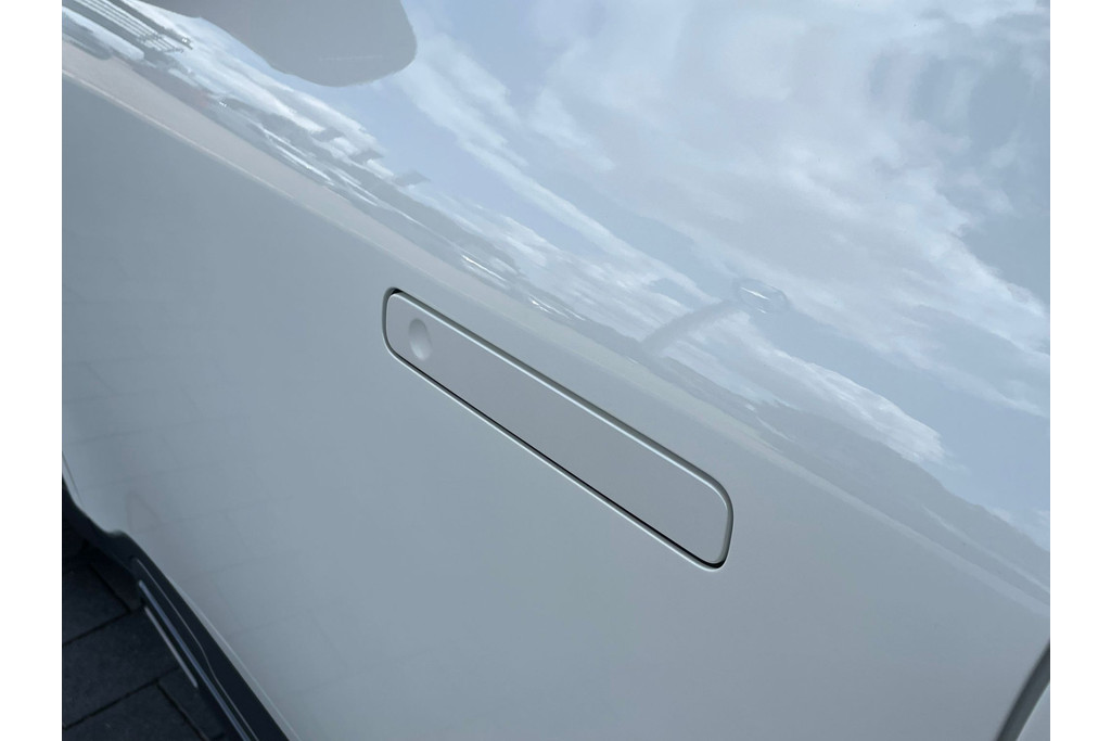 46698688-6.jpg